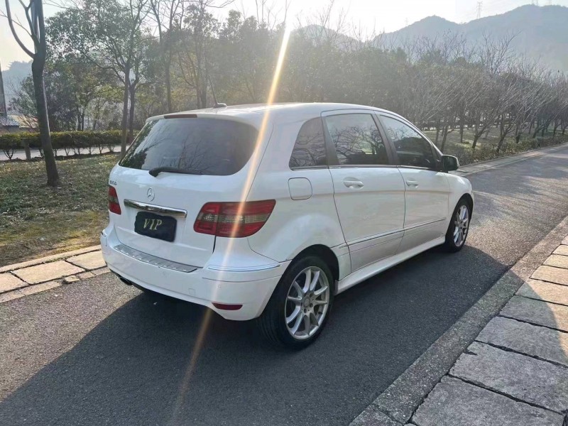 宜春11年奔驰B5