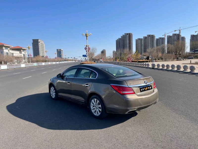 枣庄15年别克君越2