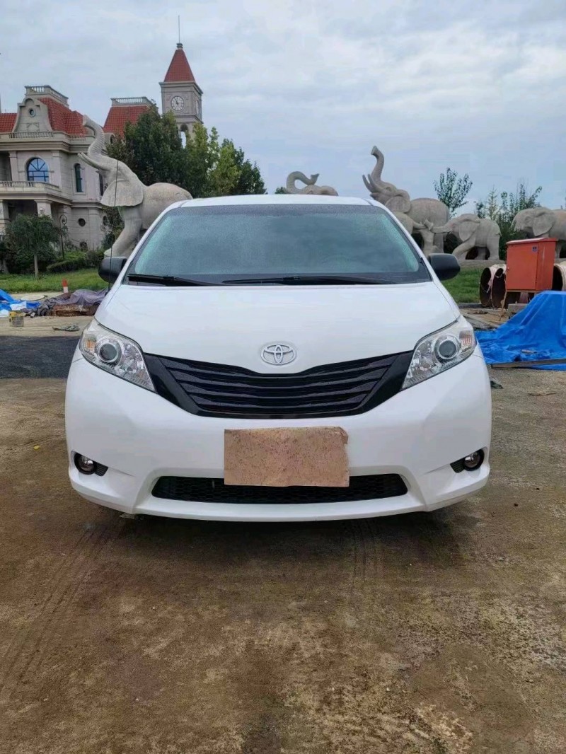 济南14年丰田塞纳1