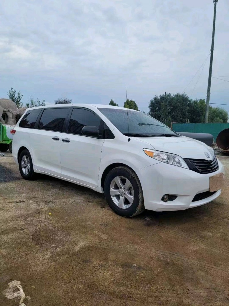 济南14年丰田塞纳2