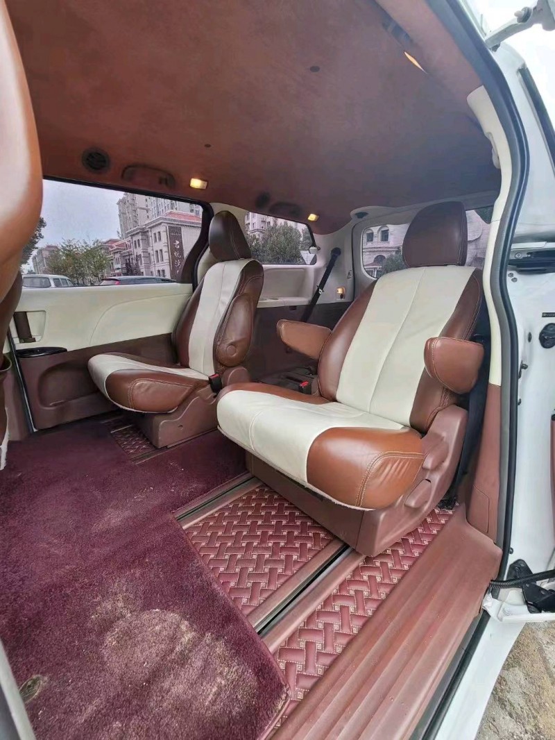 济南14年丰田塞纳3