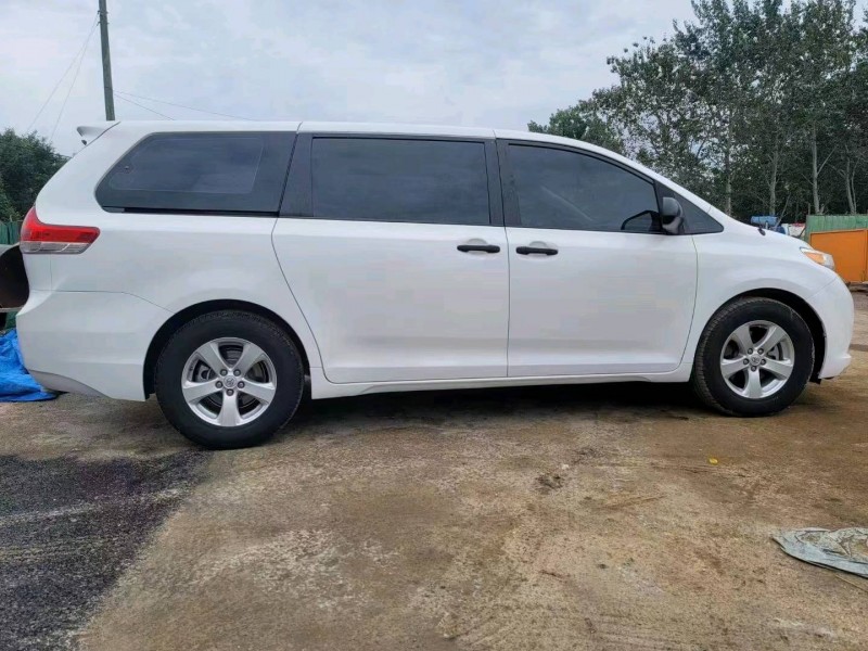 济南14年丰田塞纳4