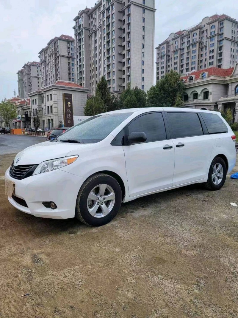济南14年丰田塞纳5