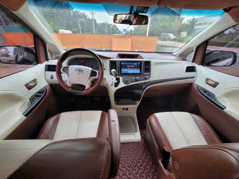 济南14年丰田塞纳6