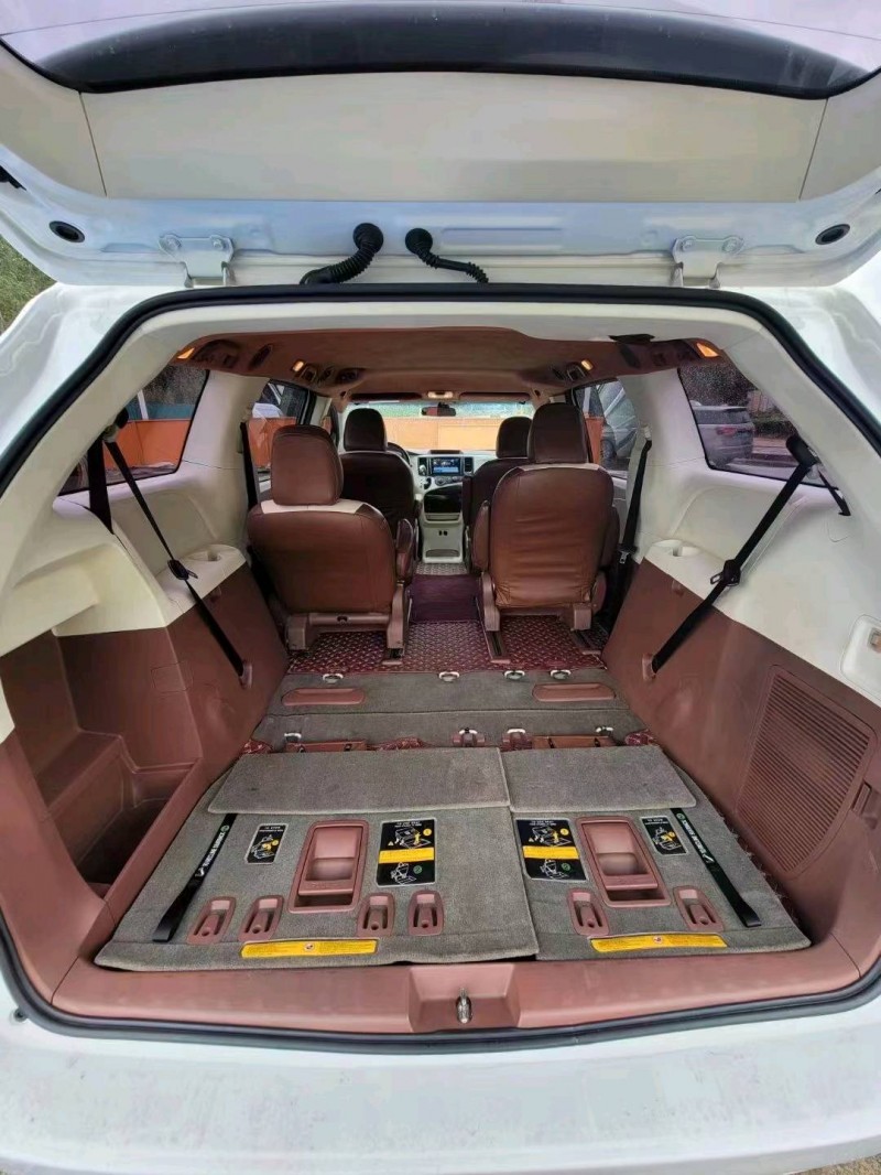 济南14年丰田塞纳8