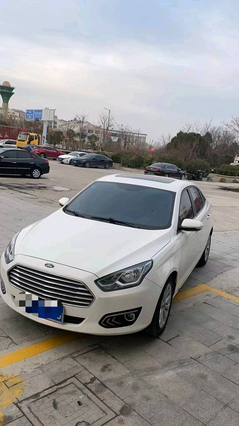 济南18年福特福睿斯2