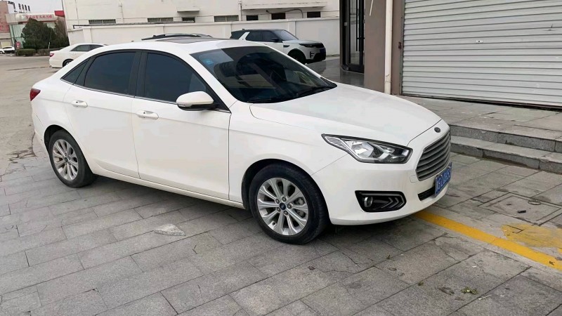 济南18年福特福睿斯3