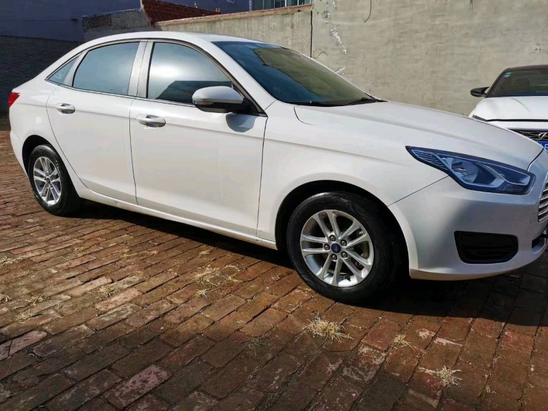 石家庄19年福特福睿斯3