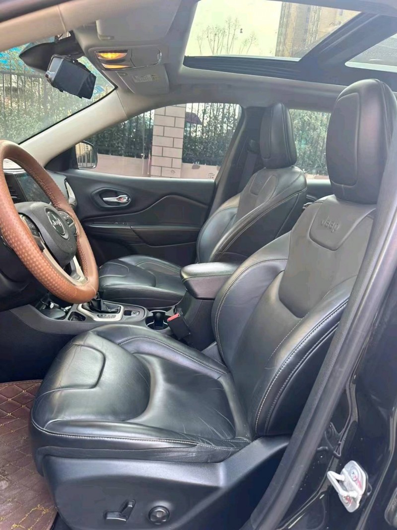 淮南16年Jeep自由光5