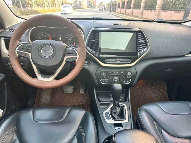 淮南16年Jeep自由光2