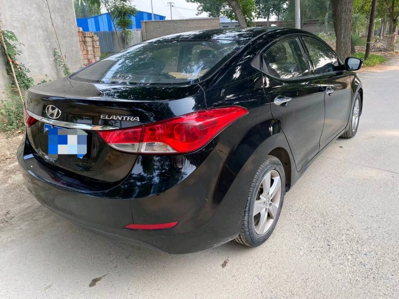 保定13年现代朗动7