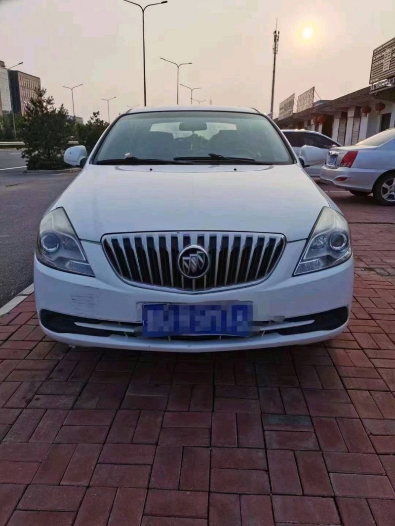 临沂16年别克凯越1