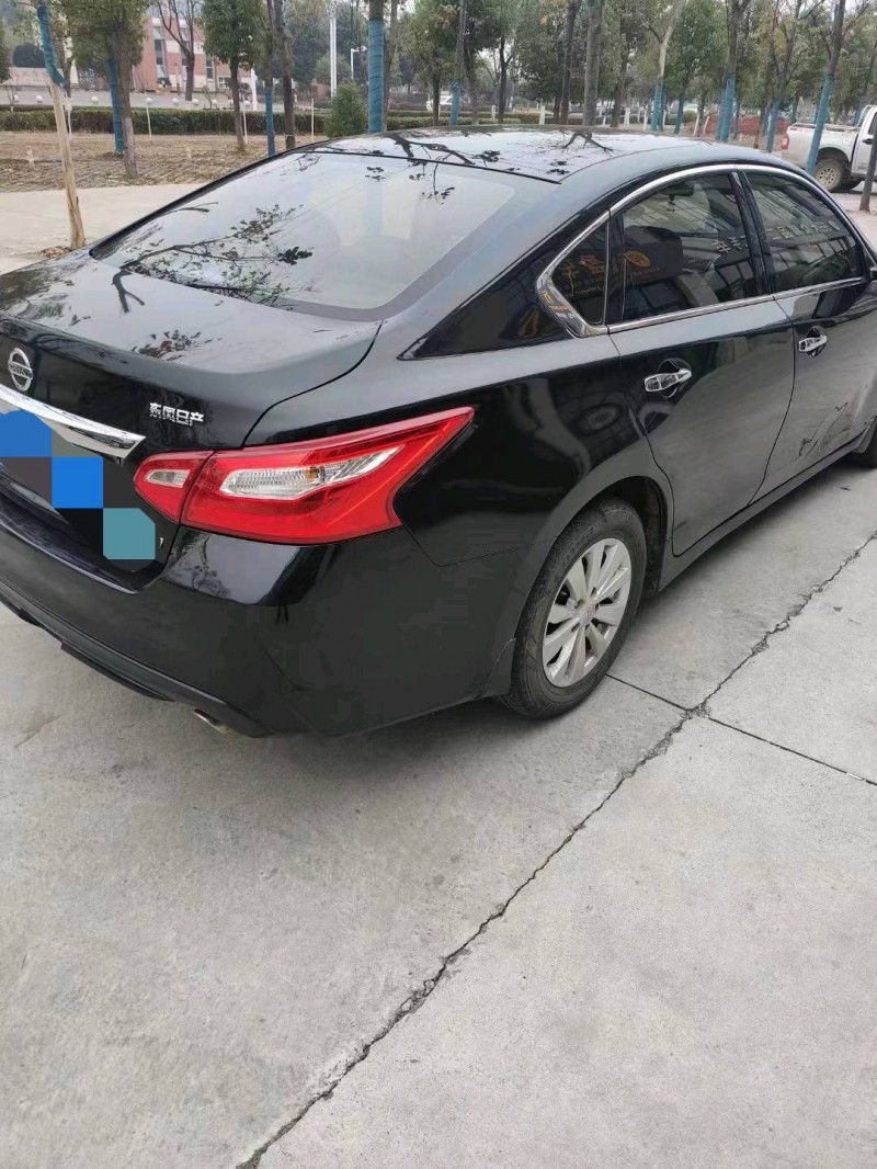 宜昌17年日产天籁3