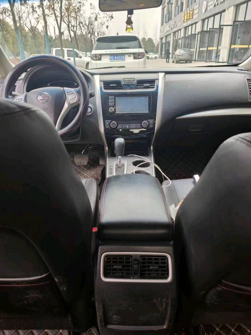 宜昌17年日产天籁5