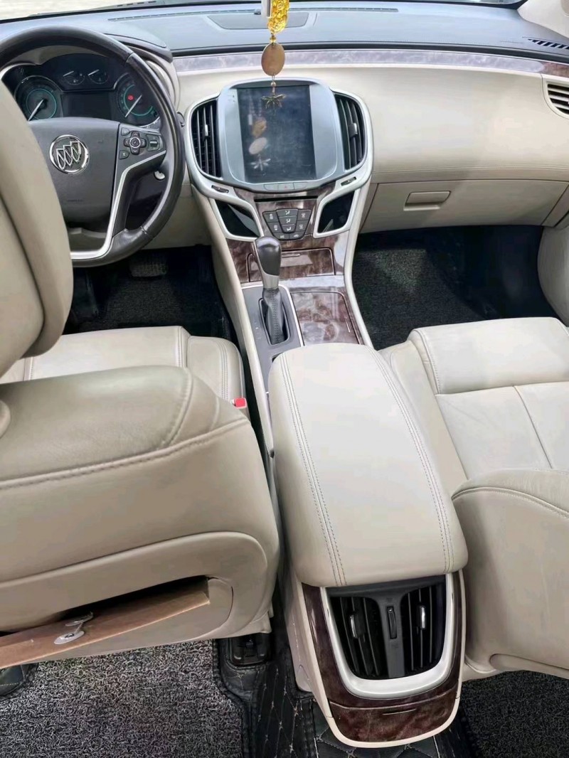 邯郸14年别克君越2