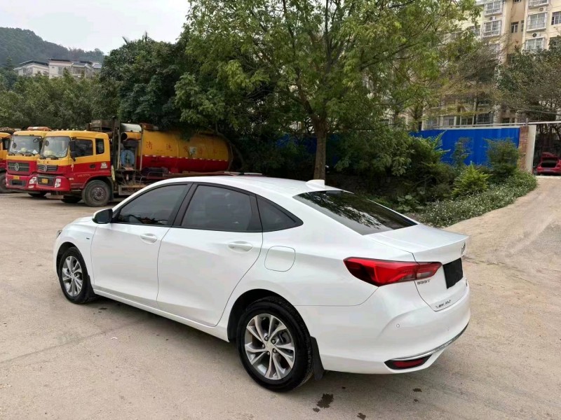 梧州22年别克威朗5