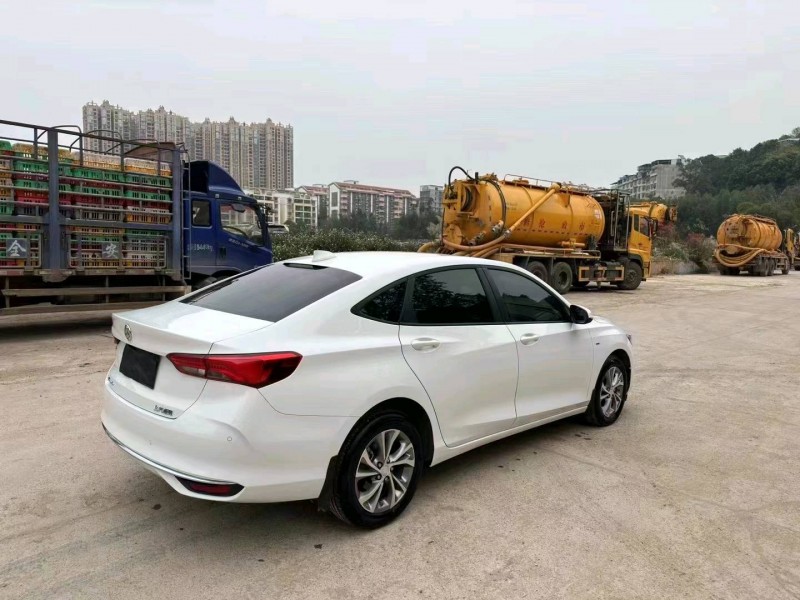 梧州22年别克威朗1