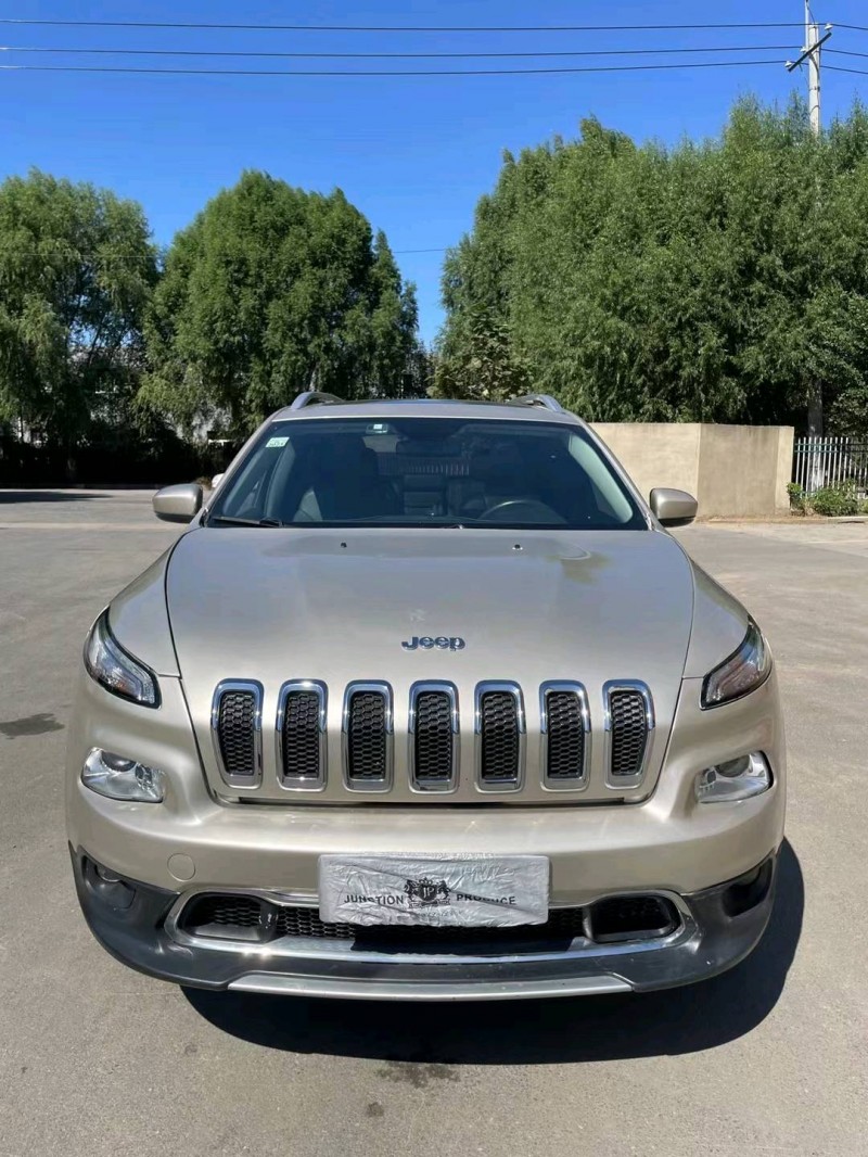 沈阳17年Jeep自由光1