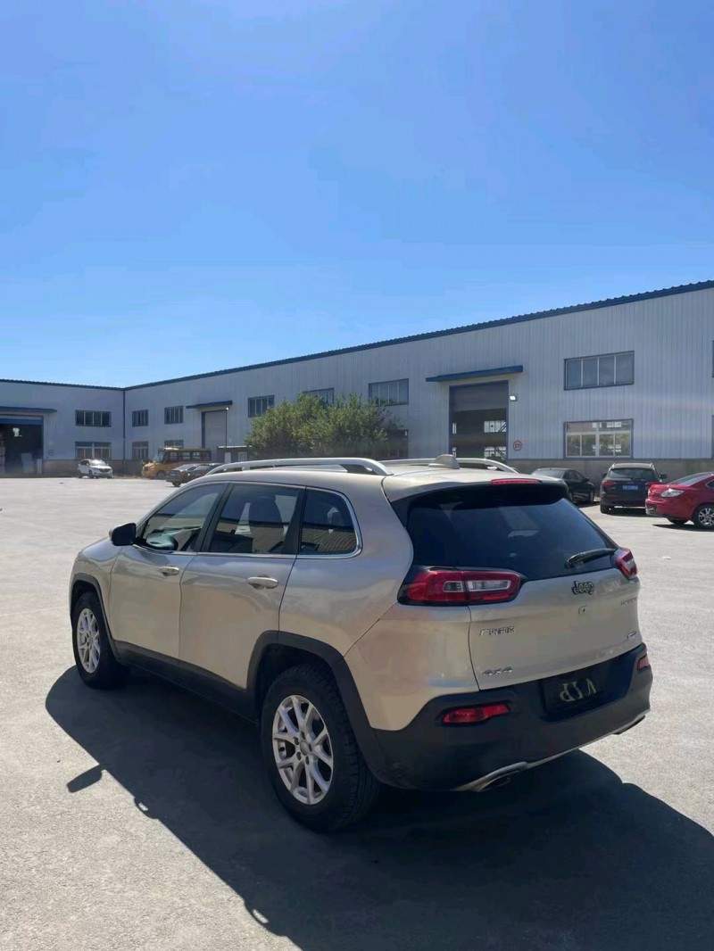 沈阳17年Jeep自由光7