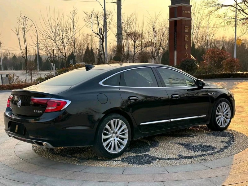 青岛18年别克君越3