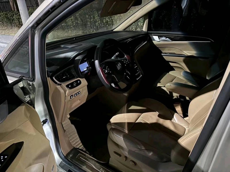 青岛17年别克GL86