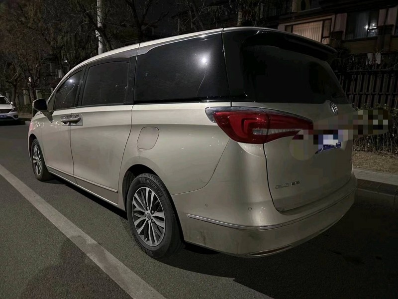 青岛17年别克GL82