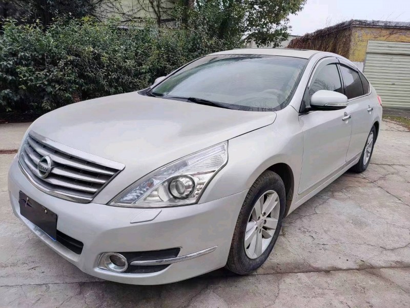 宜昌13年日产天籁2