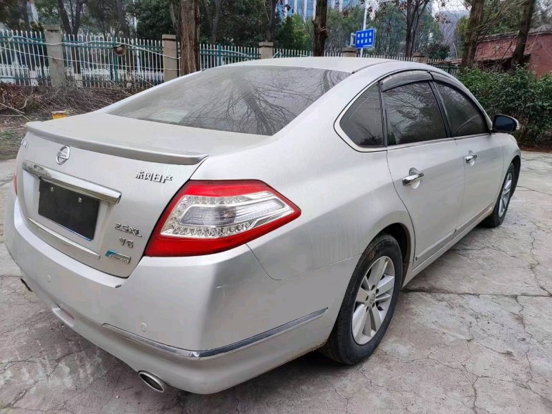 宜昌13年日产天籁3