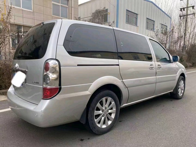 东营17年别克GL82