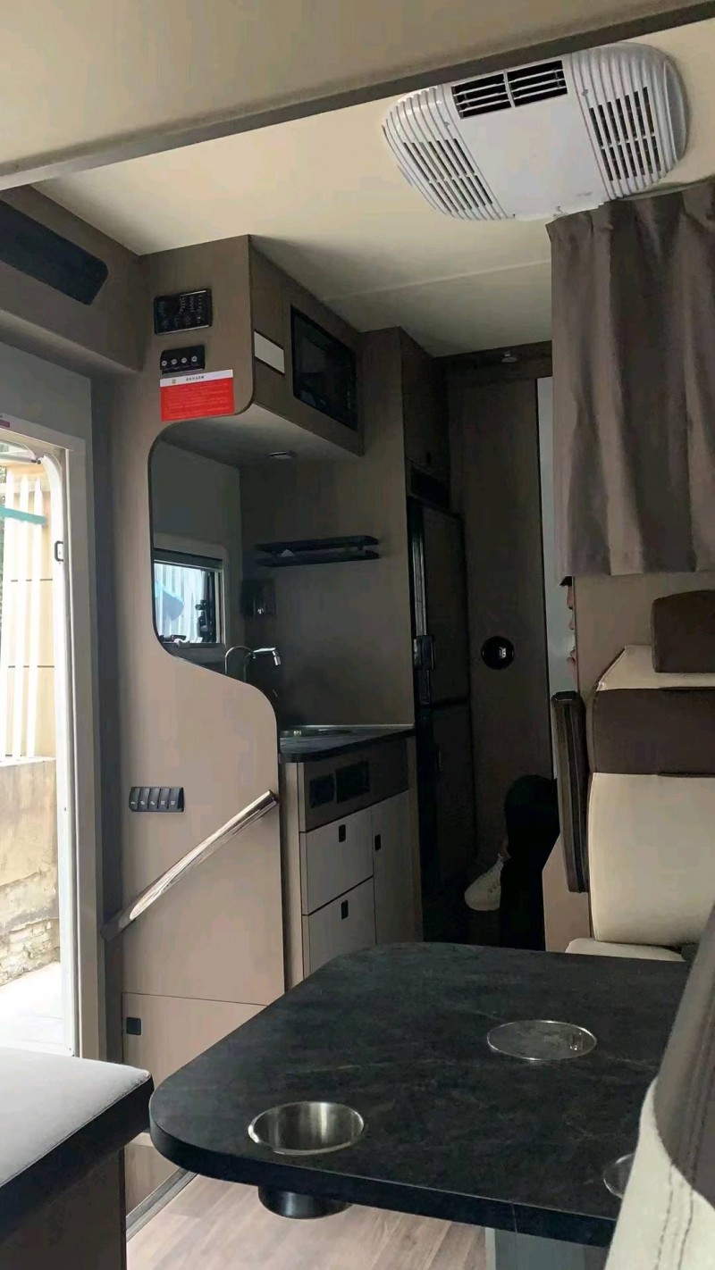 北京22年依维柯房车4