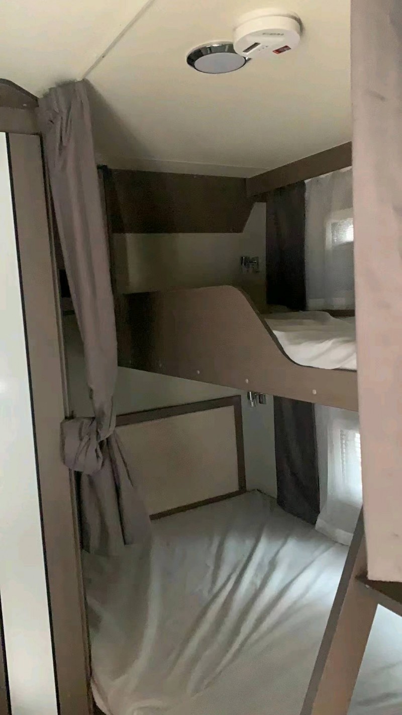 北京22年依维柯房车8