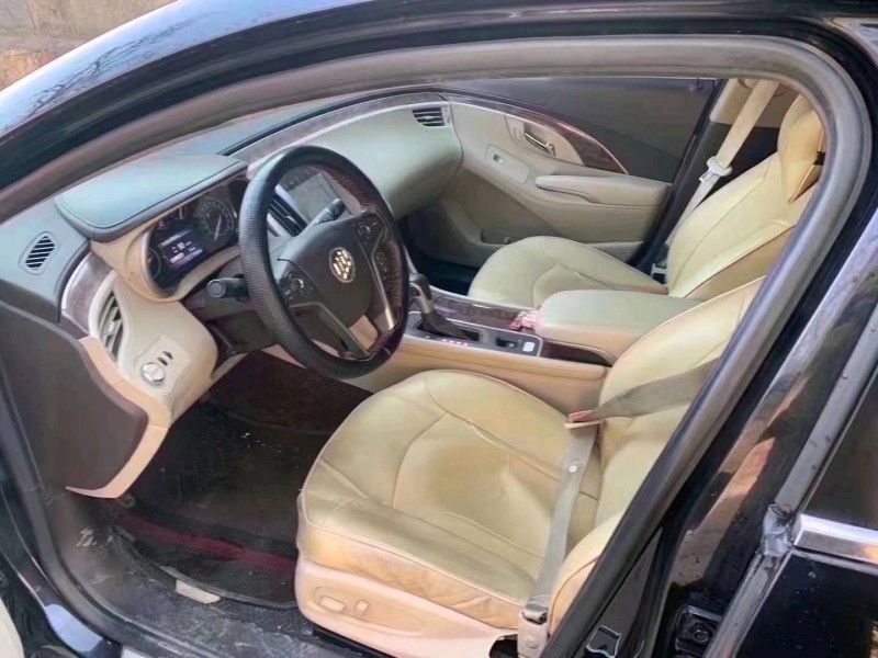 枣庄15年别克君越8