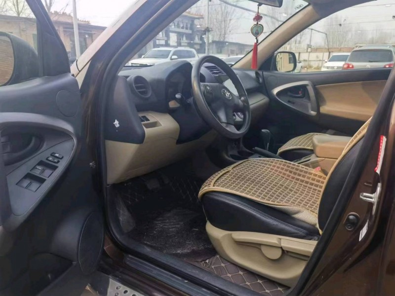 保定13年丰田RAV4荣放4