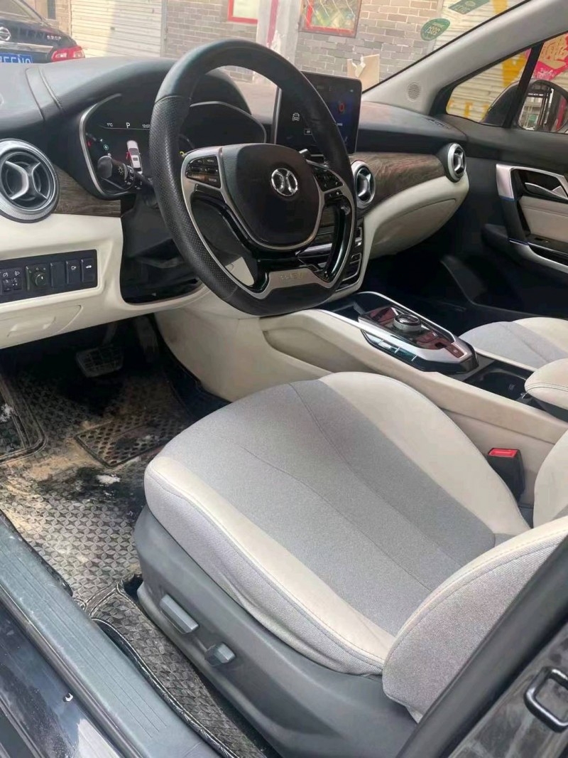 邯郸19年北汽新能源EU系列8