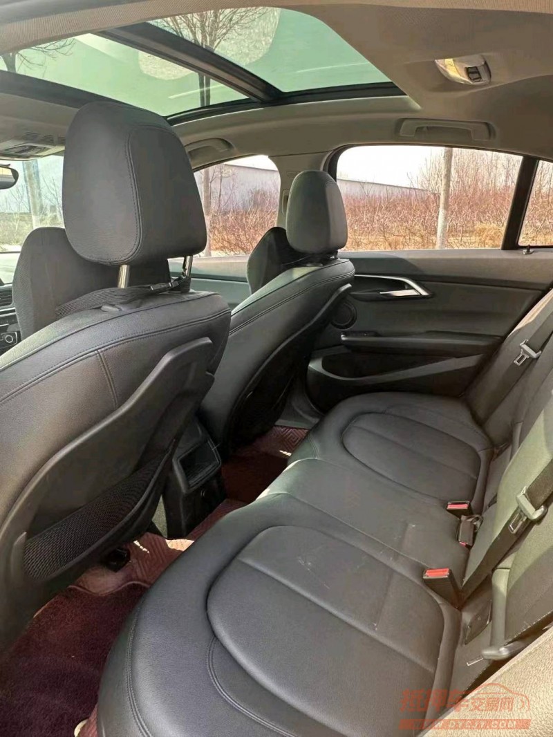 北京17年宝马1系5