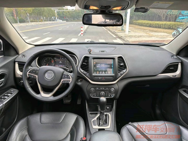 淮南17年Jeep自由光5