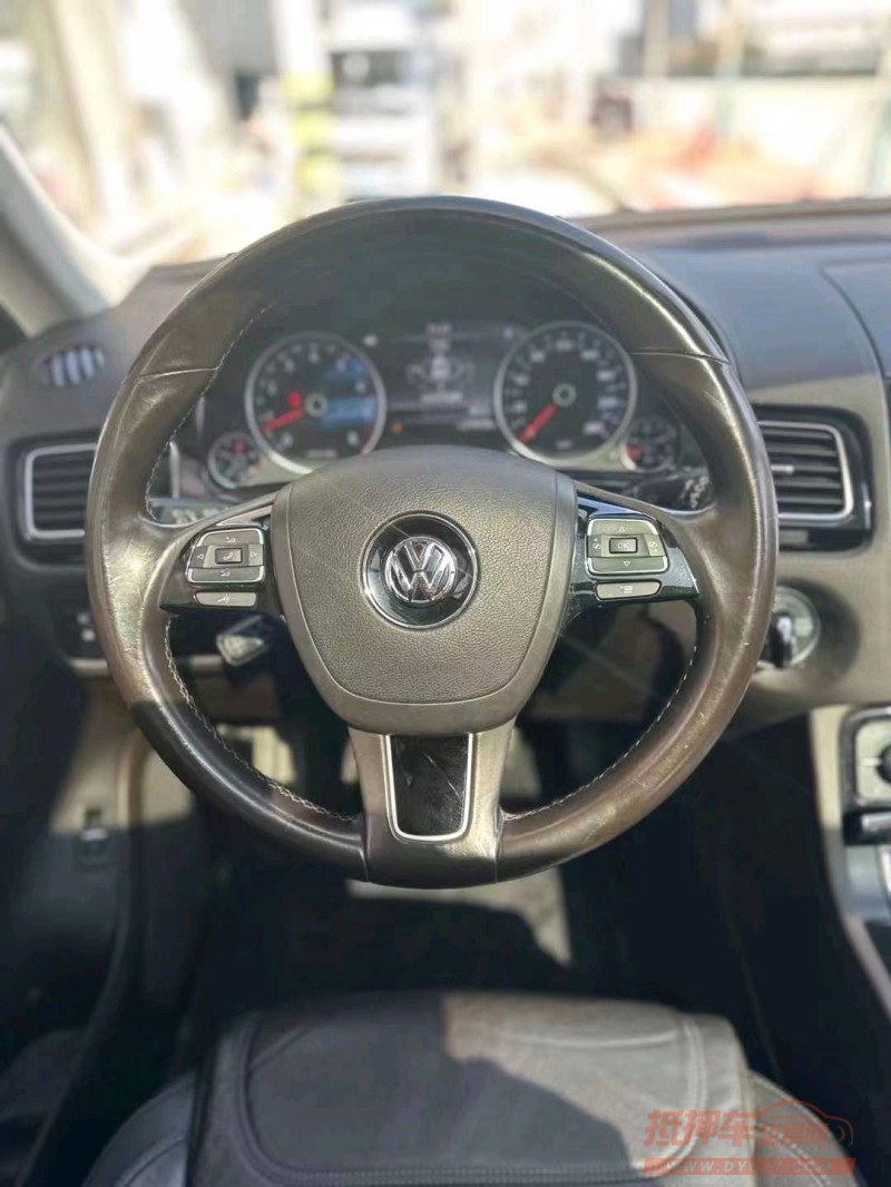 北京17年大众途锐8