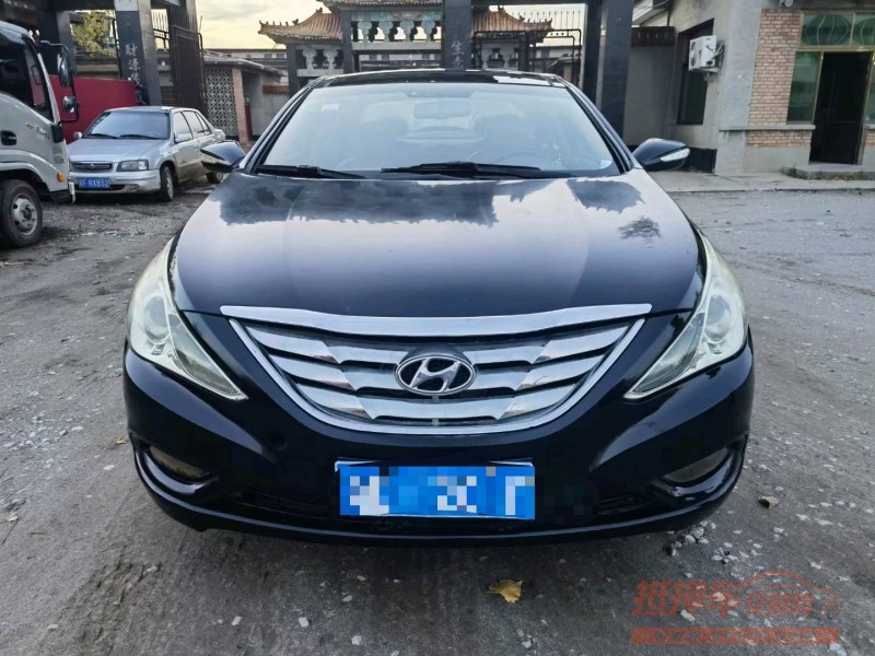 保定13年现代索纳塔八1