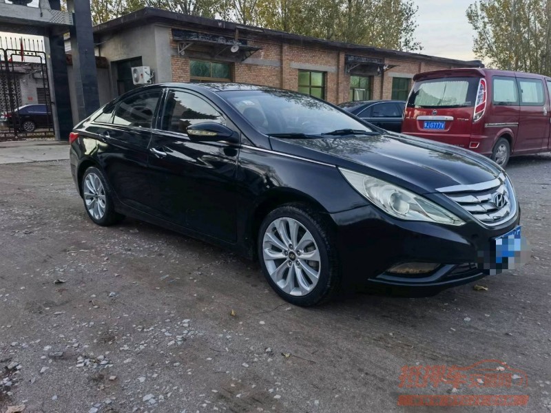 保定13年现代索纳塔八3