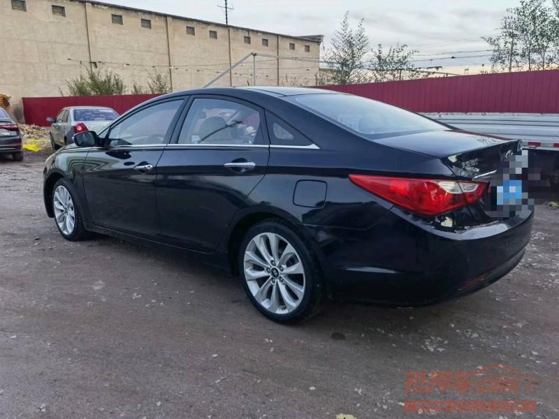 保定13年现代索纳塔八5