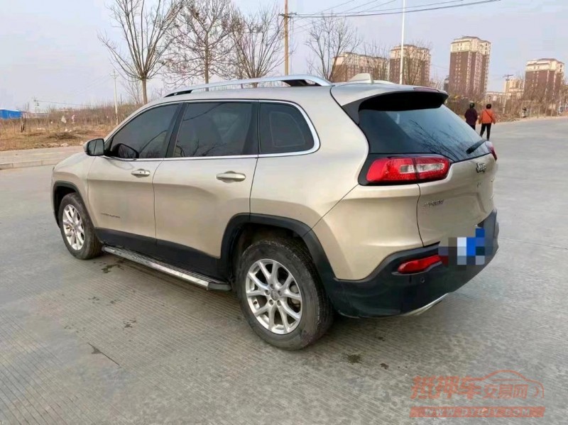 邯郸17年Jeep自由光4