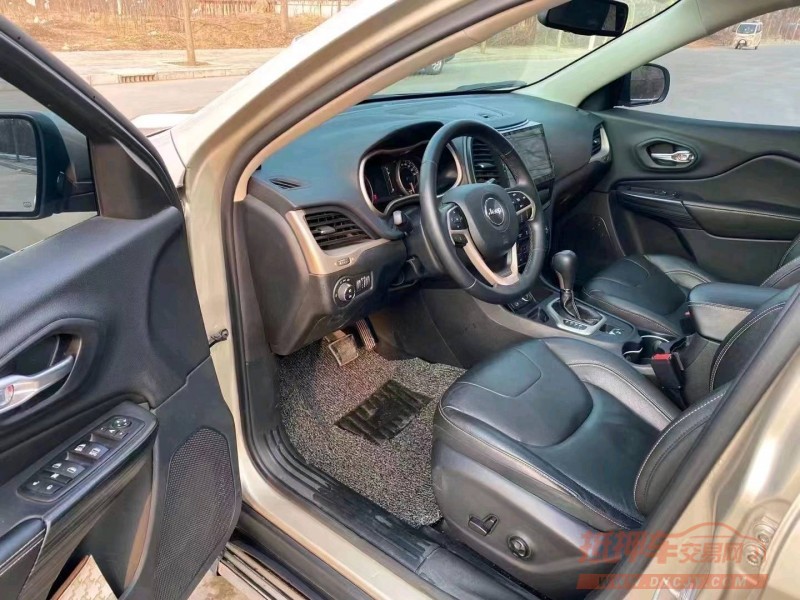 邯郸17年Jeep自由光7