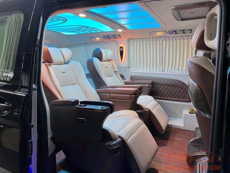 珠海22年奔驰威霆7
