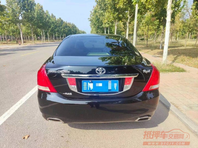 东营11年丰田皇冠1