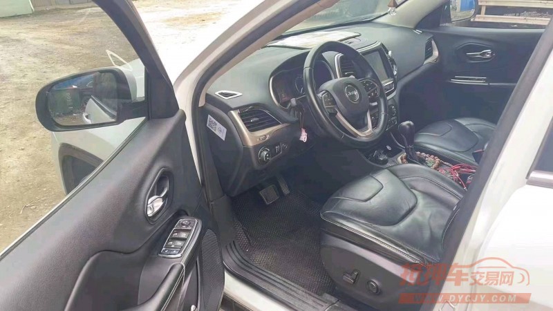 珠海15年Jeep自由光5