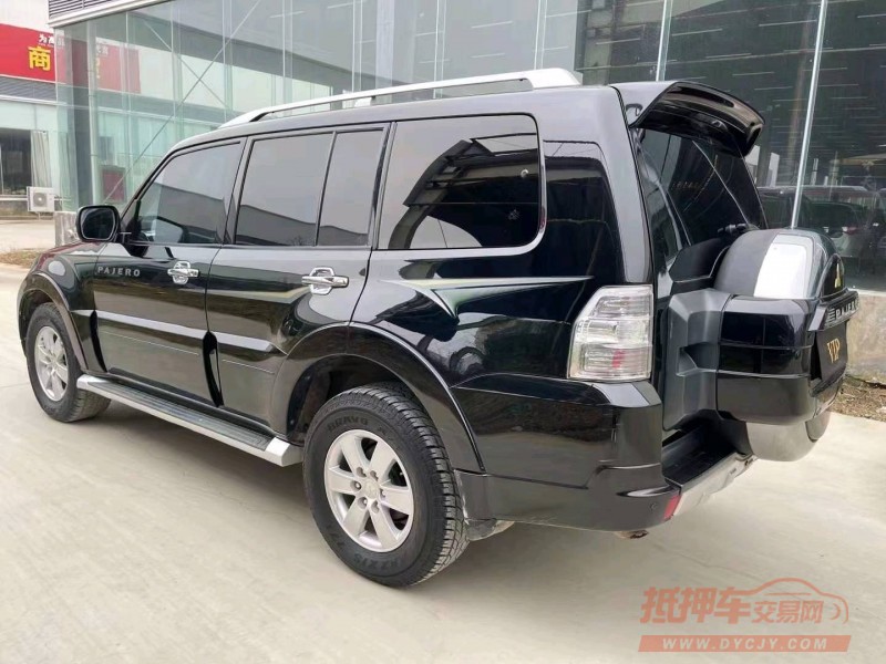 济宁12年三菱帕杰罗4