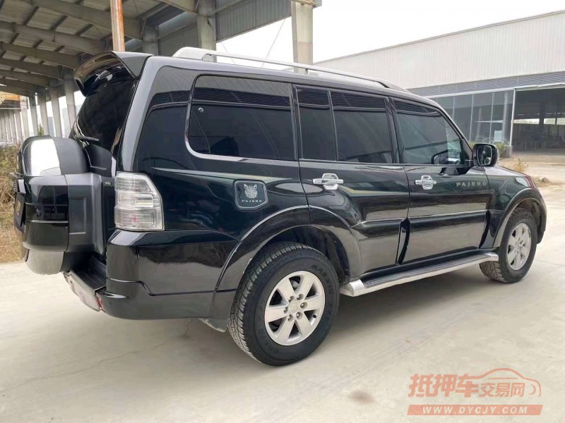 济宁12年三菱帕杰罗5