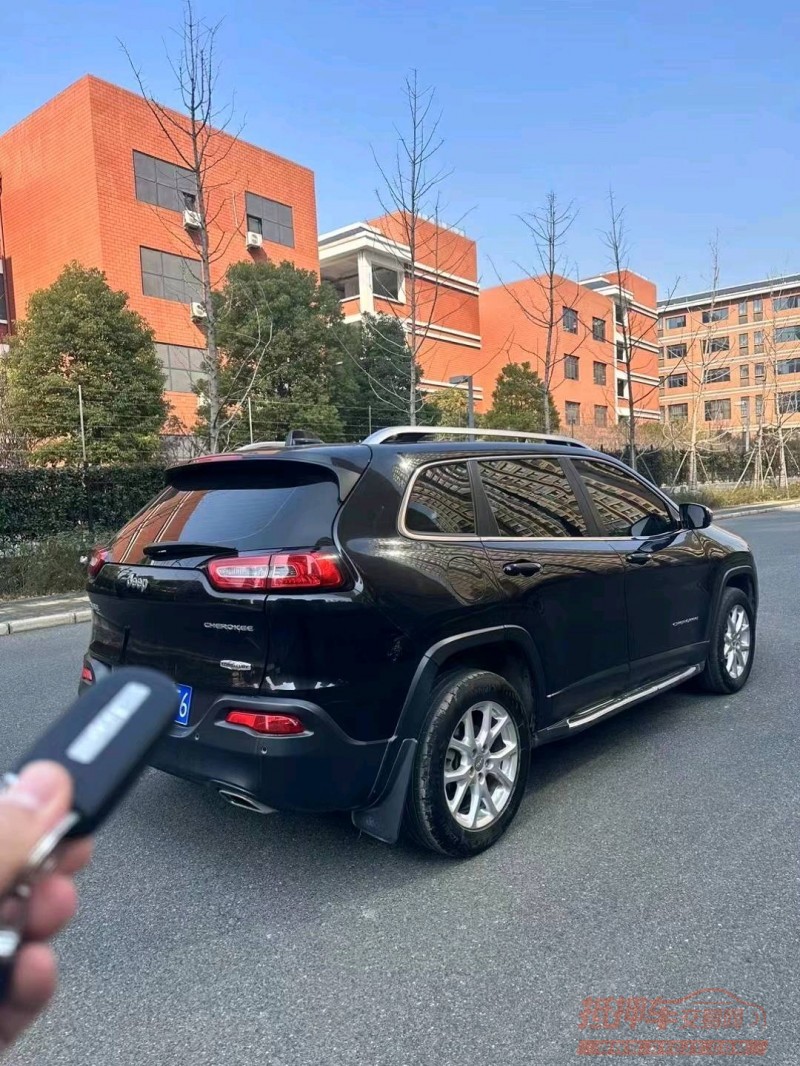 淮南16年Jeep自由光3