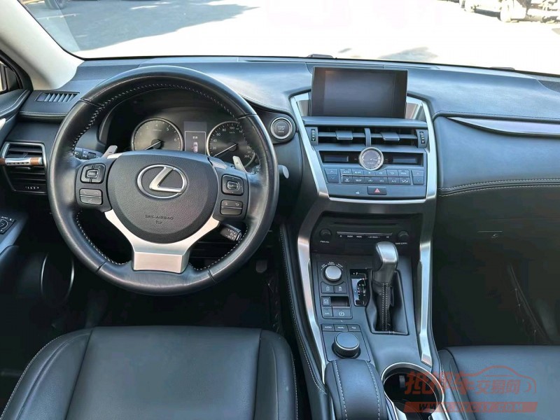 广州17年雷克萨斯NX4