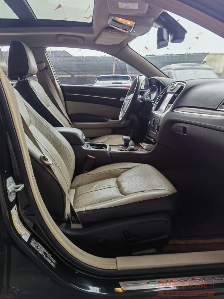 樂山14年克萊斯勒300C1
